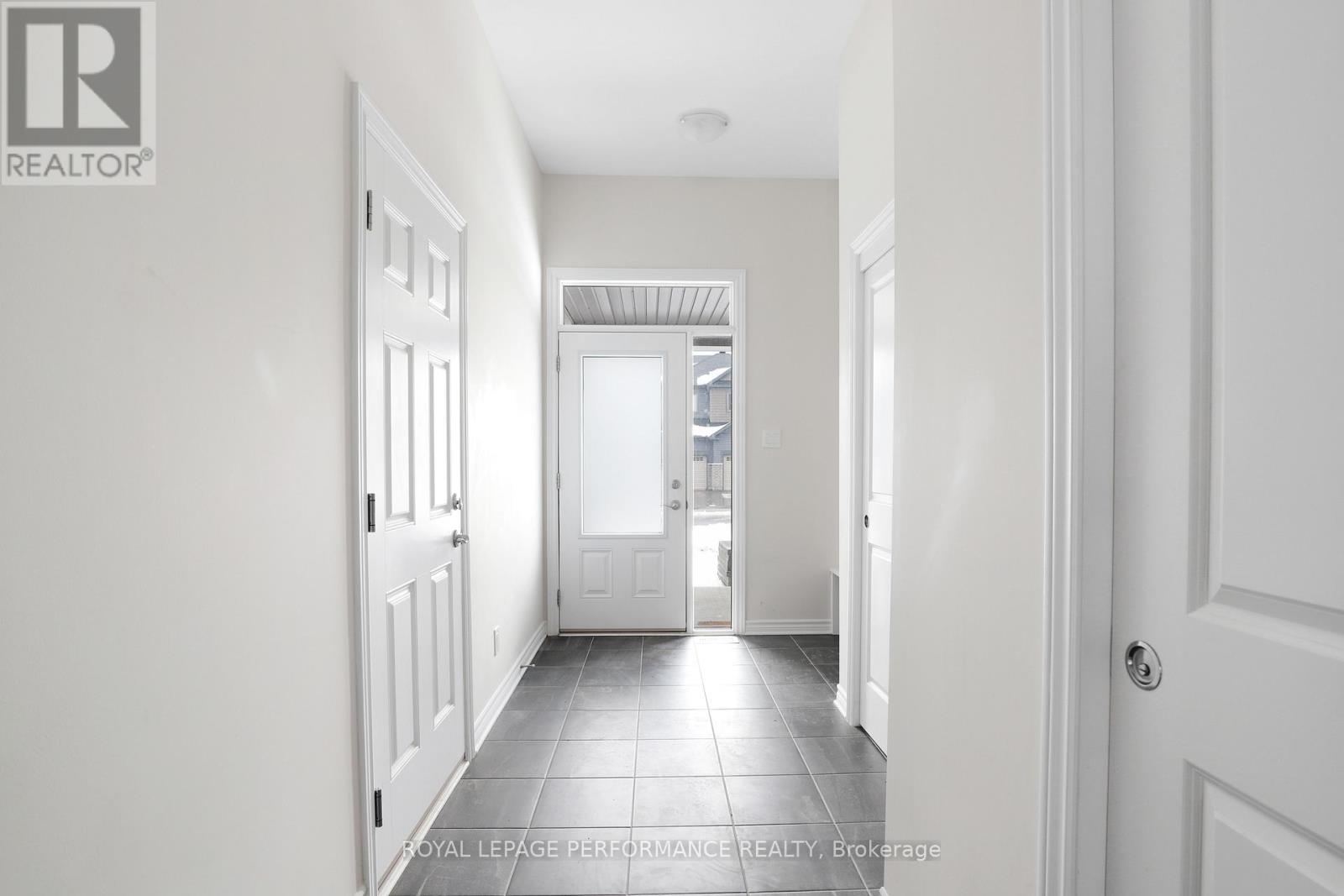 1011 Kijik Crescent, Ottawa, Ontario  K1X 0G9 - Photo 4 - X12715288