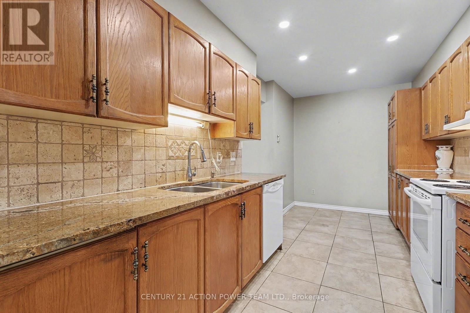 82 Burlington Crescent, Ottawa, Ontario  K1T 3K4 - Photo 18 - X12715376