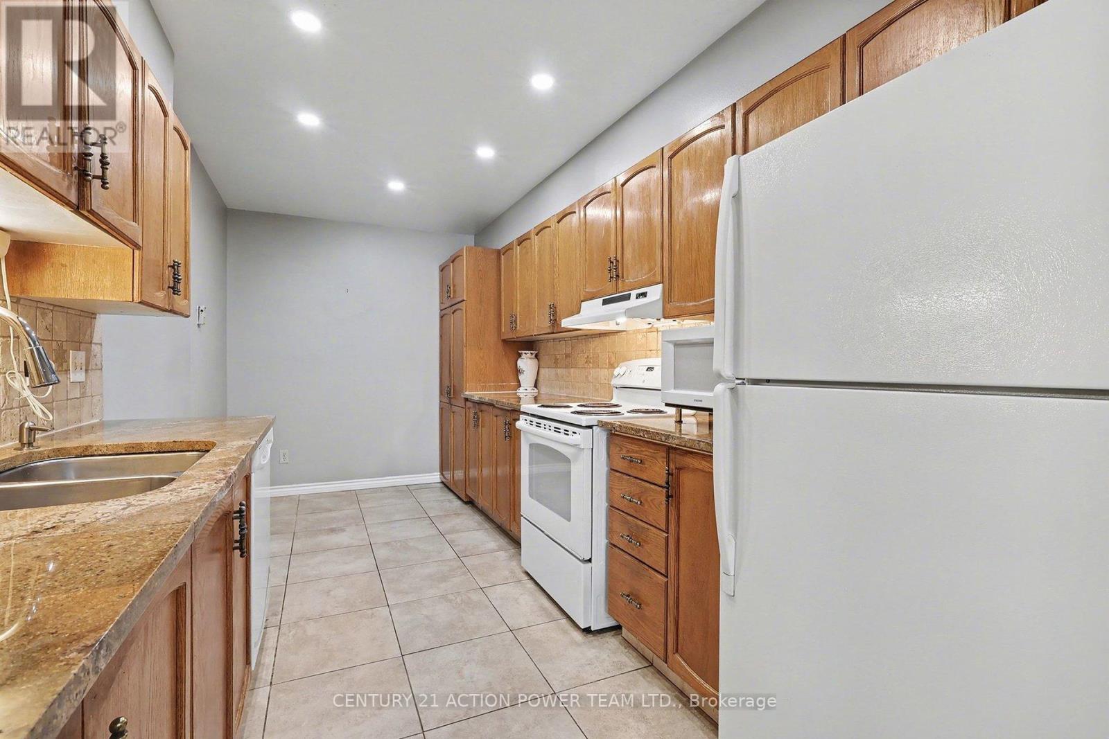 82 Burlington Crescent, Ottawa, Ontario  K1T 3K4 - Photo 19 - X12715376