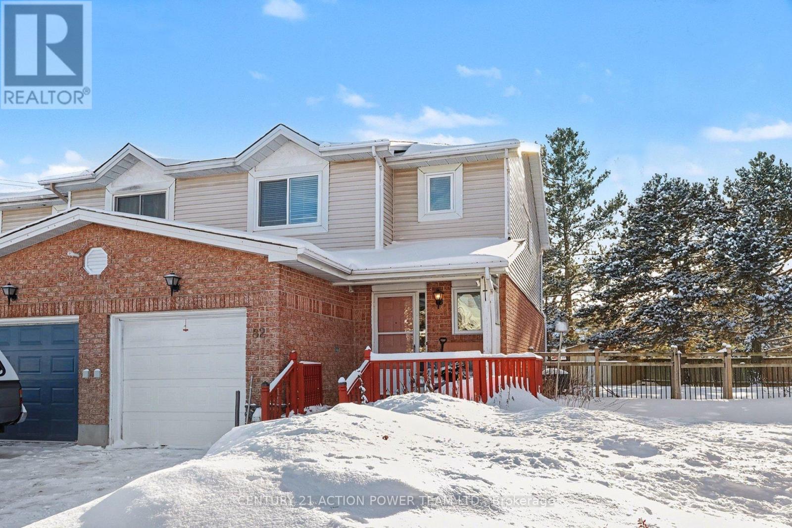 82 Burlington Crescent, Ottawa, Ontario  K1T 3K4 - Photo 2 - X12715376