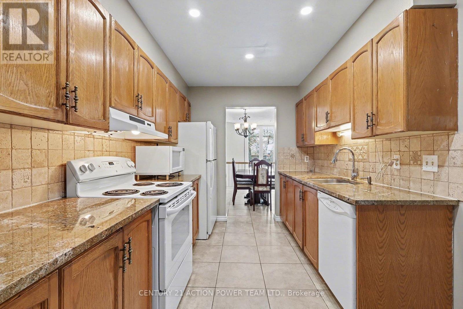 82 Burlington Crescent, Ottawa, Ontario  K1T 3K4 - Photo 22 - X12715376