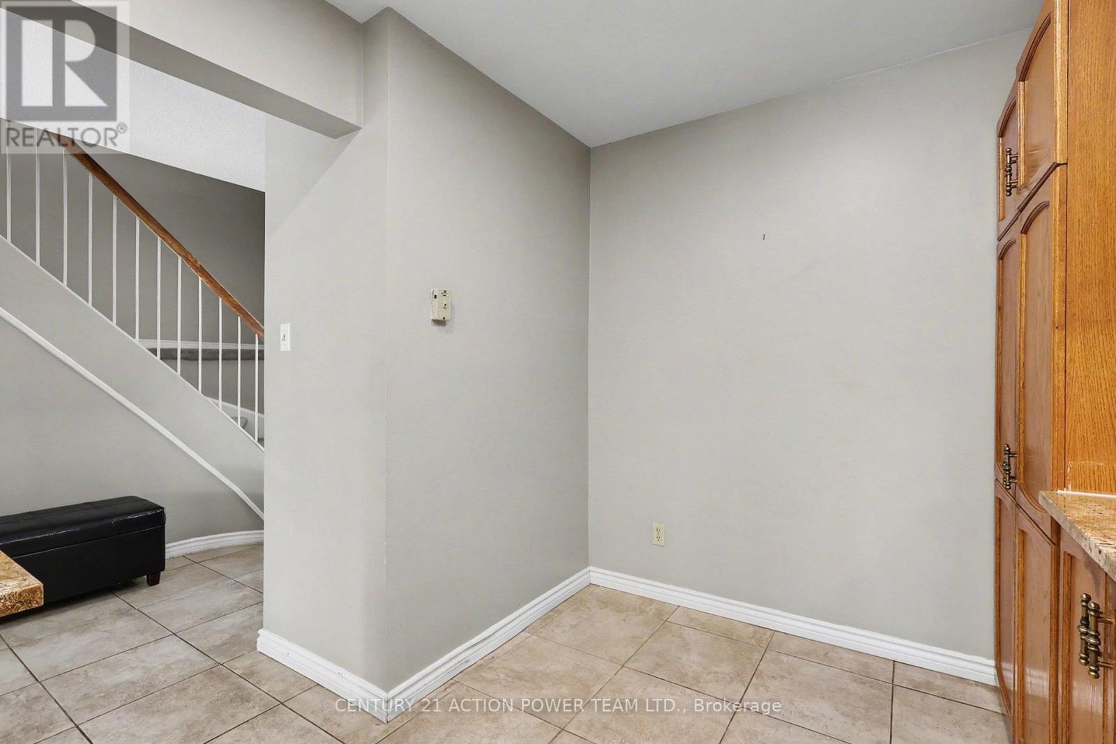 82 Burlington Crescent, Ottawa, Ontario  K1T 3K4 - Photo 23 - X12715376