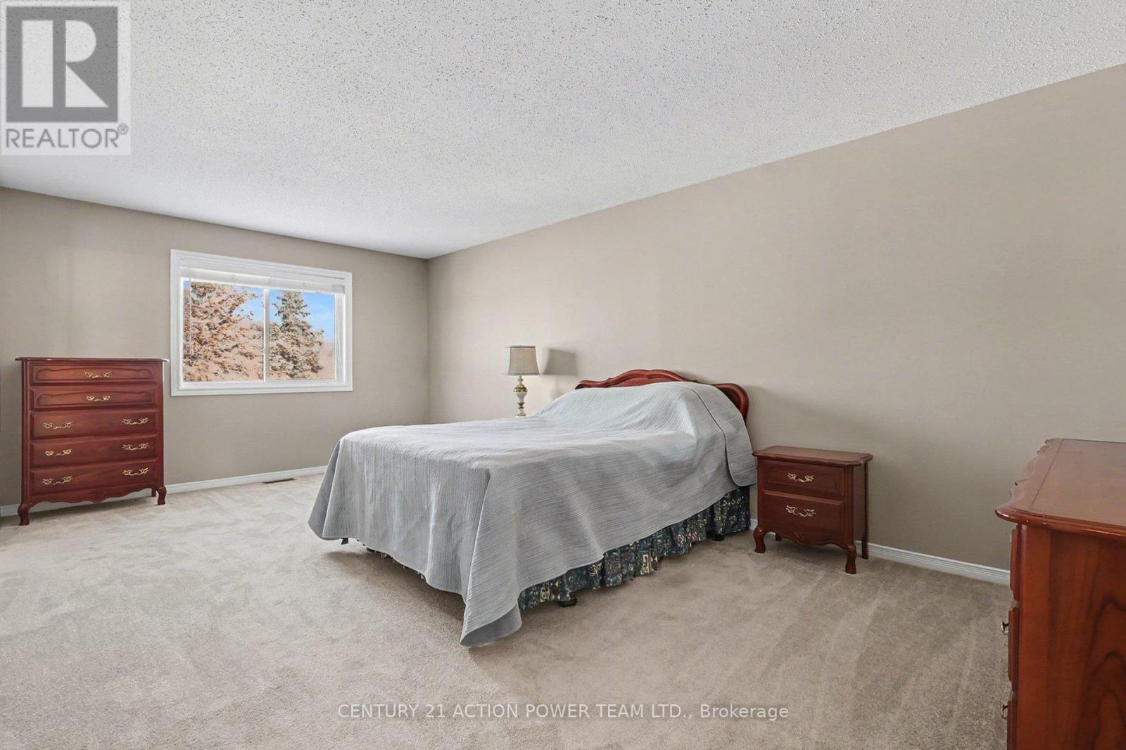 82 Burlington Crescent, Ottawa, Ontario  K1T 3K4 - Photo 25 - X12715376