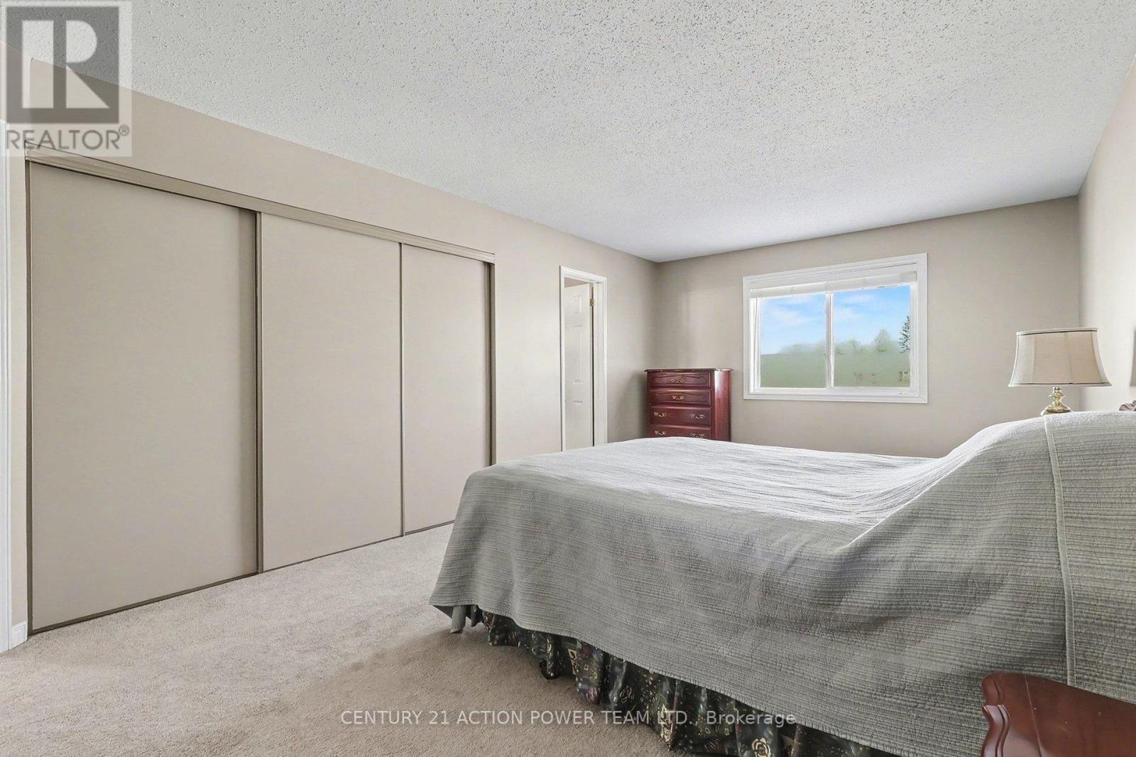 82 Burlington Crescent, Ottawa, Ontario  K1T 3K4 - Photo 27 - X12715376