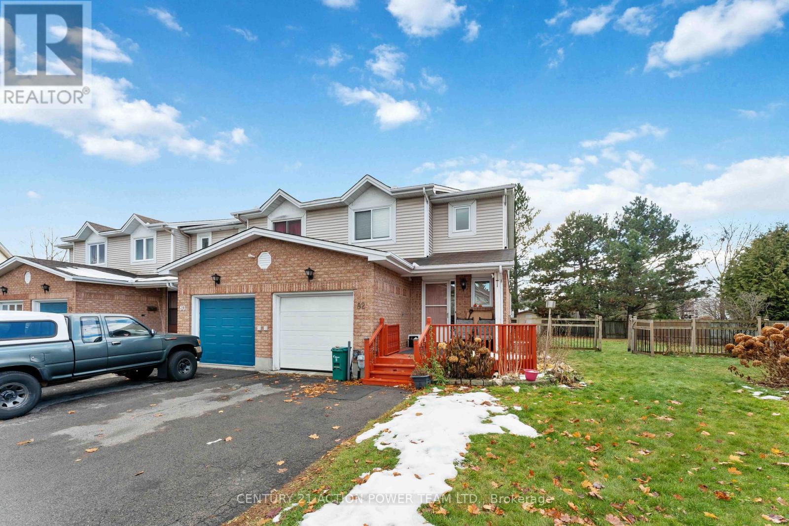 82 Burlington Crescent, Ottawa, Ontario  K1T 3K4 - Photo 3 - X12715376