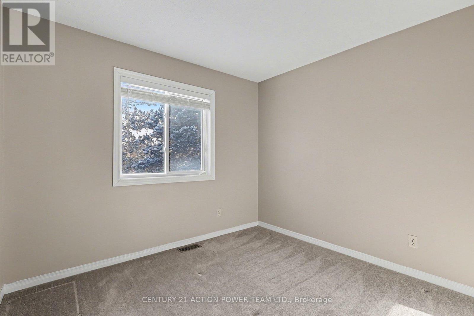 82 Burlington Crescent, Ottawa, Ontario  K1T 3K4 - Photo 30 - X12715376