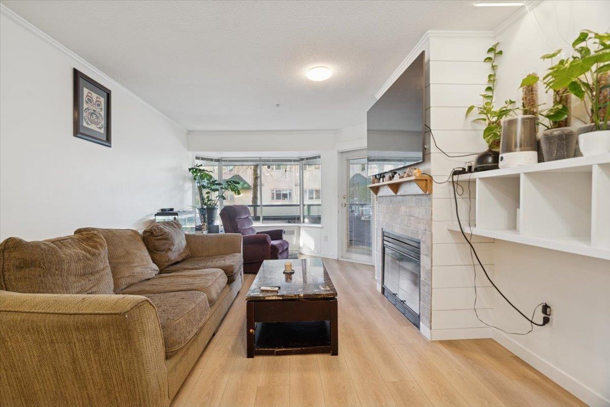 105 2962 Trethewey Street, Abbotsford, British Columbia  V2T 4M3 - Photo 2 - R3081601