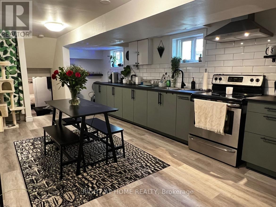 36 Mintwood Drive, Toronto, Ontario  M2M 3A7 - Photo 3 - C12715244