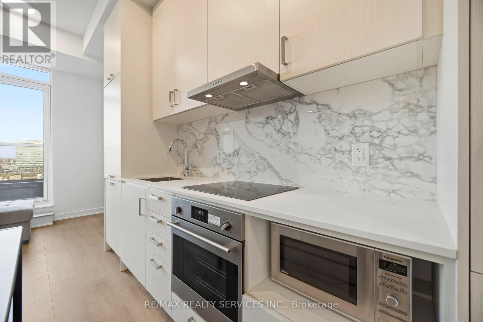 1007 - 60 Honeycrisp Crescent, Vaughan, Ontario  L4K 0N5 - Photo 12 - N12715364