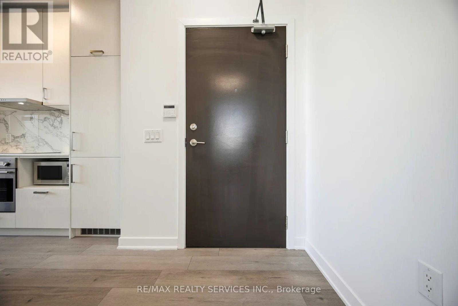 1007 - 60 Honeycrisp Crescent, Vaughan, Ontario  L4K 0N5 - Photo 5 - N12715364