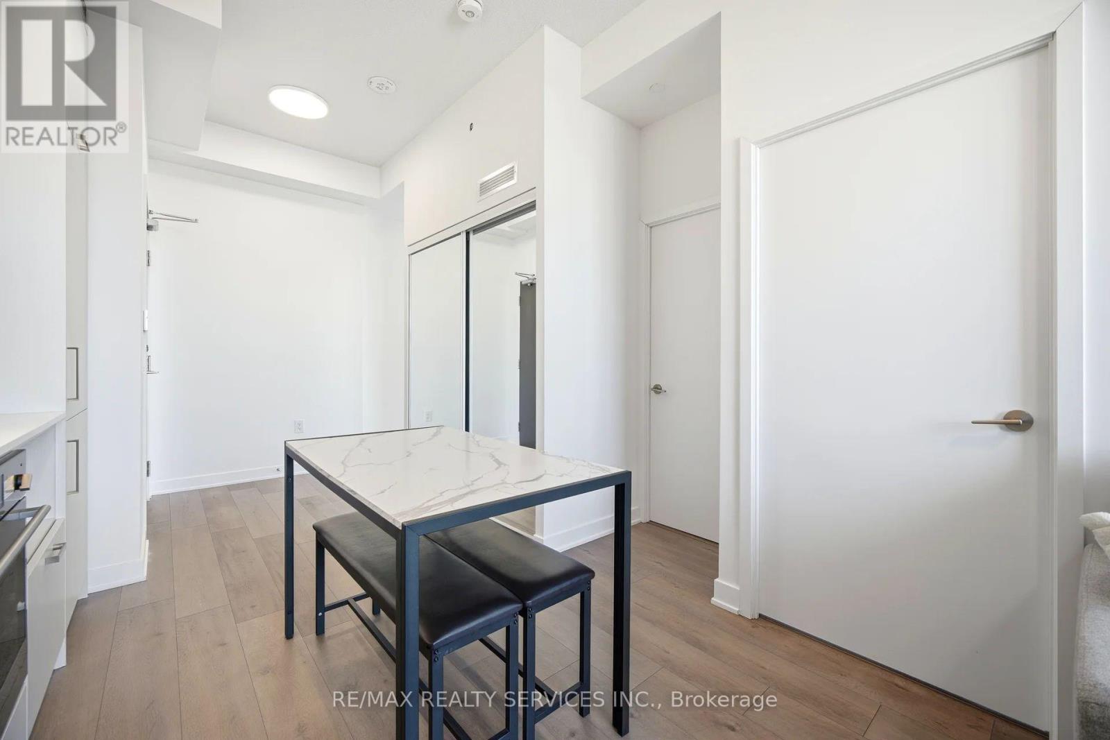 1007 - 60 Honeycrisp Crescent, Vaughan, Ontario  L4K 0N5 - Photo 9 - N12715364