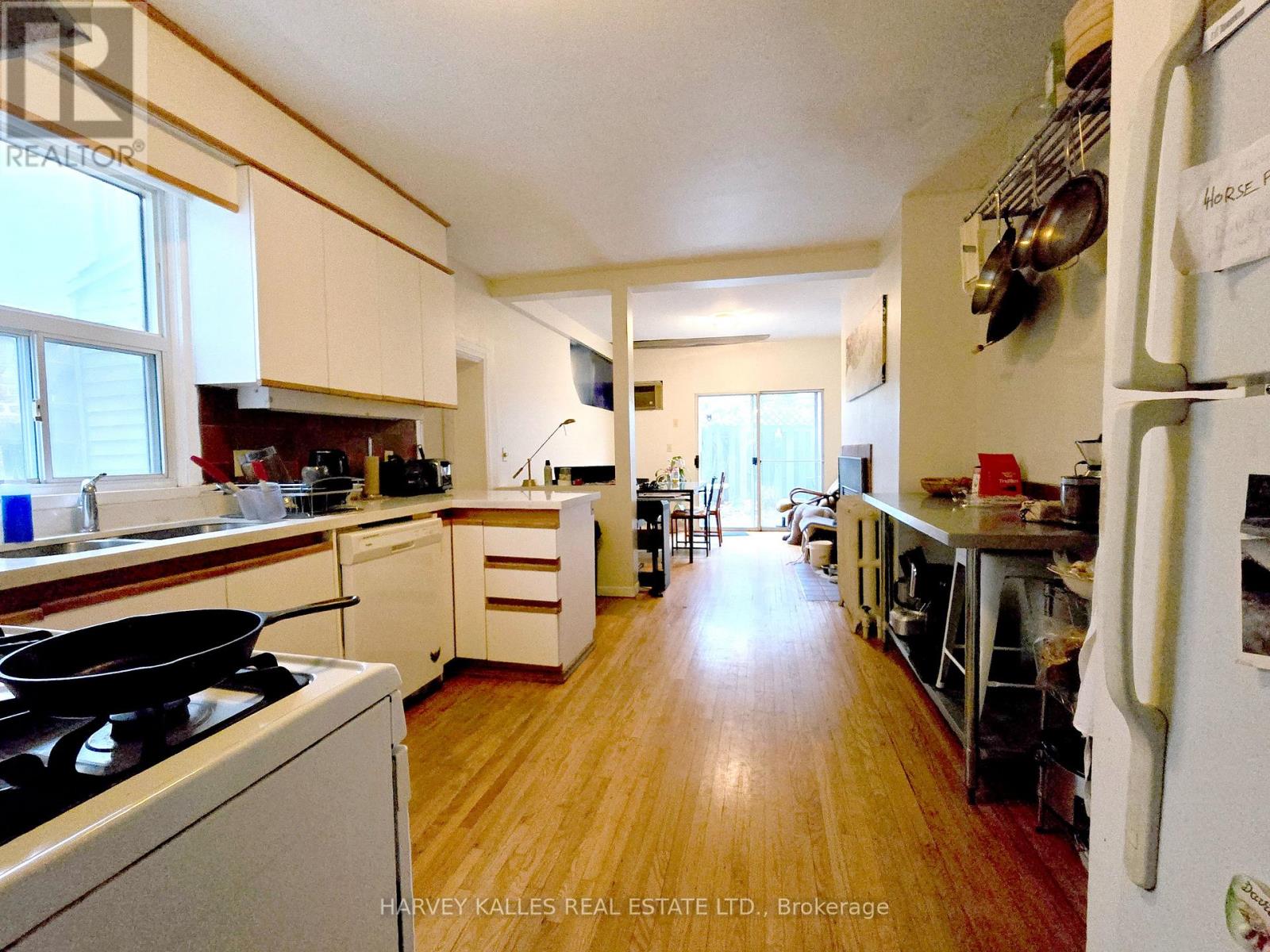 12 Bellevue Avenue, Toronto, Ontario  M5T 2N4 - Photo 4 - C12715368