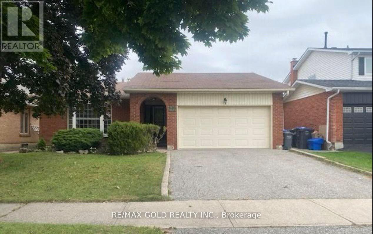 30 BLACKTHORN LANE, Brampton, Ontario