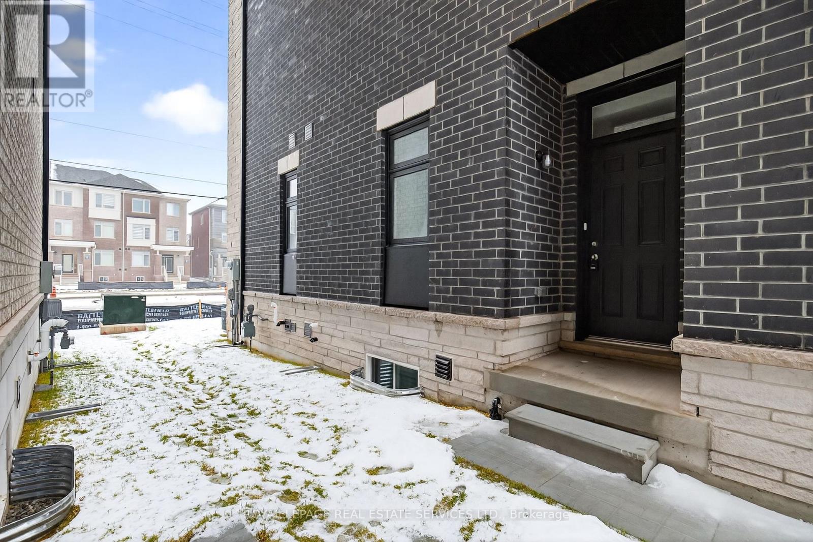 Unit 2 - 3211 Sixth Line, Oakville, Ontario  L6H 0V8 - Photo 2 - W12715388