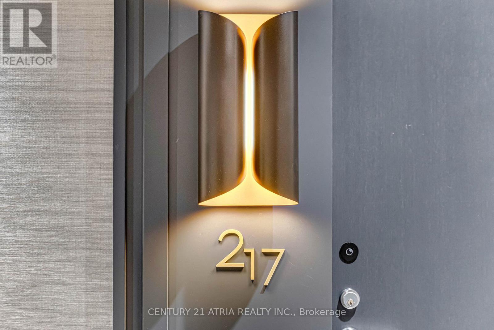 217 - 259 The Kingsway, Toronto, Ontario  M9A 0G2 - Photo 2 - W12708328