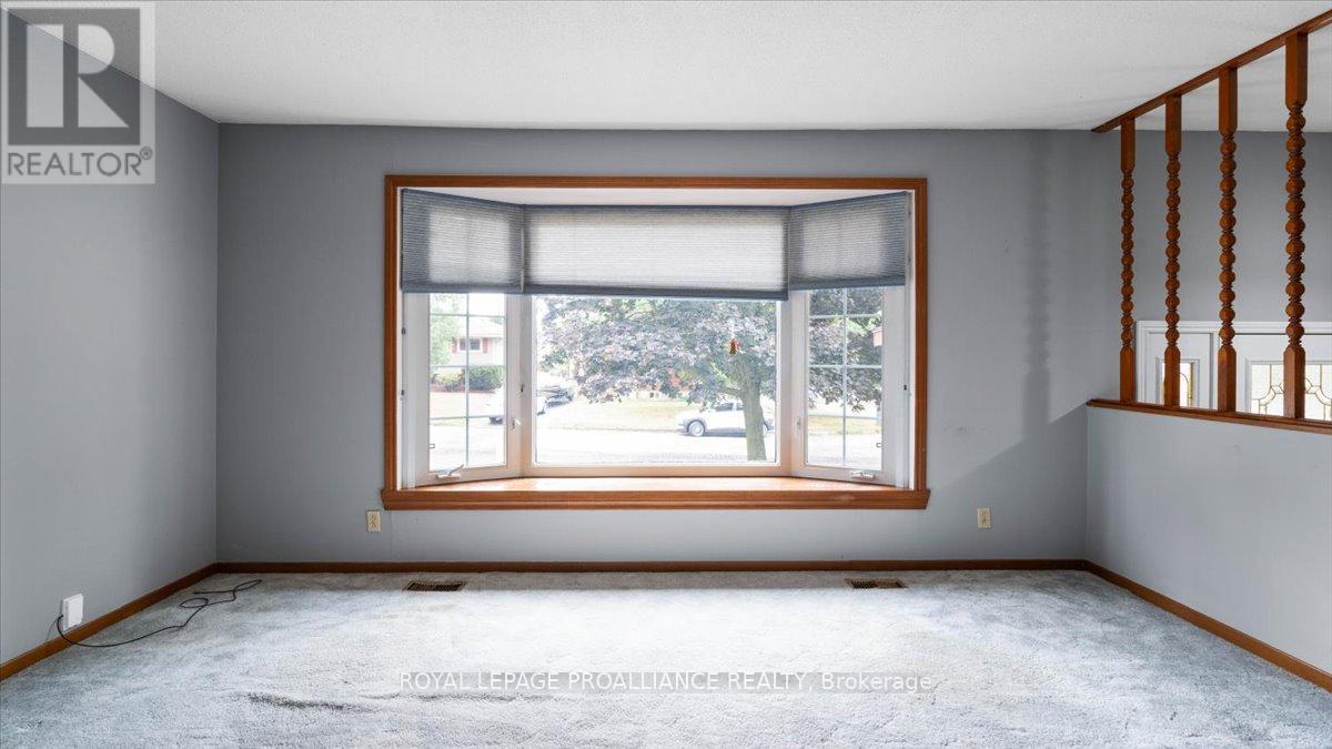 14 Connolly Avenue, Quinte West, Ontario  K8V 5T4 - Photo 7 - X12712746