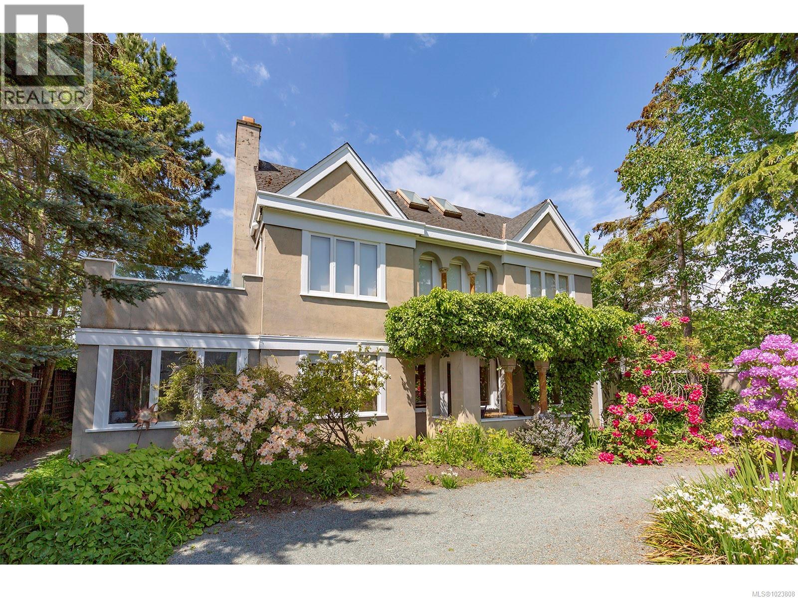 215 Mary St, Victoria, British Columbia  V9A 3V8 - Photo 1 - 1023808