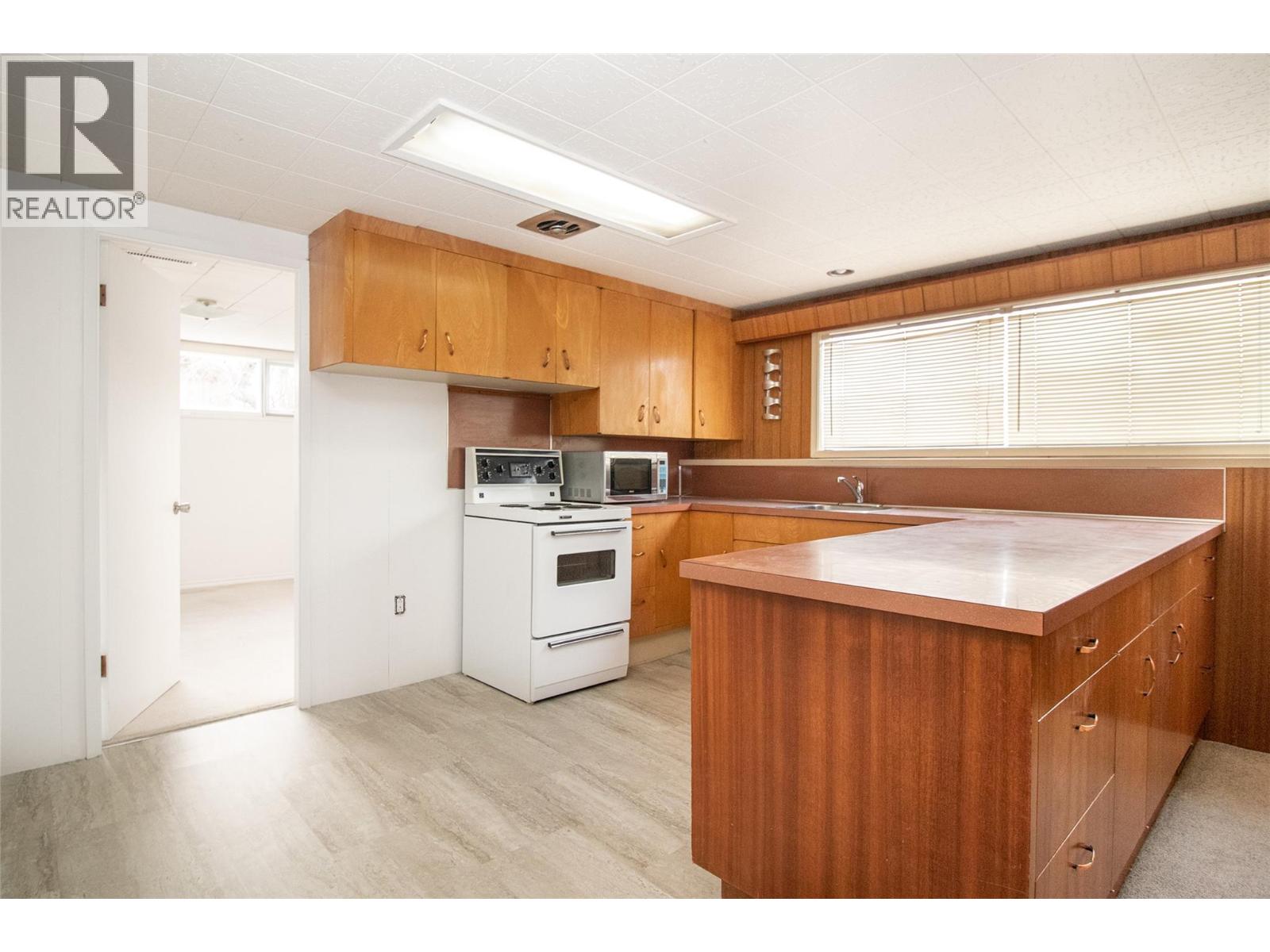 4829 Lakeshore Road, Kelowna, British Columbia  V1W 4H6 - Photo 38 - 10372995