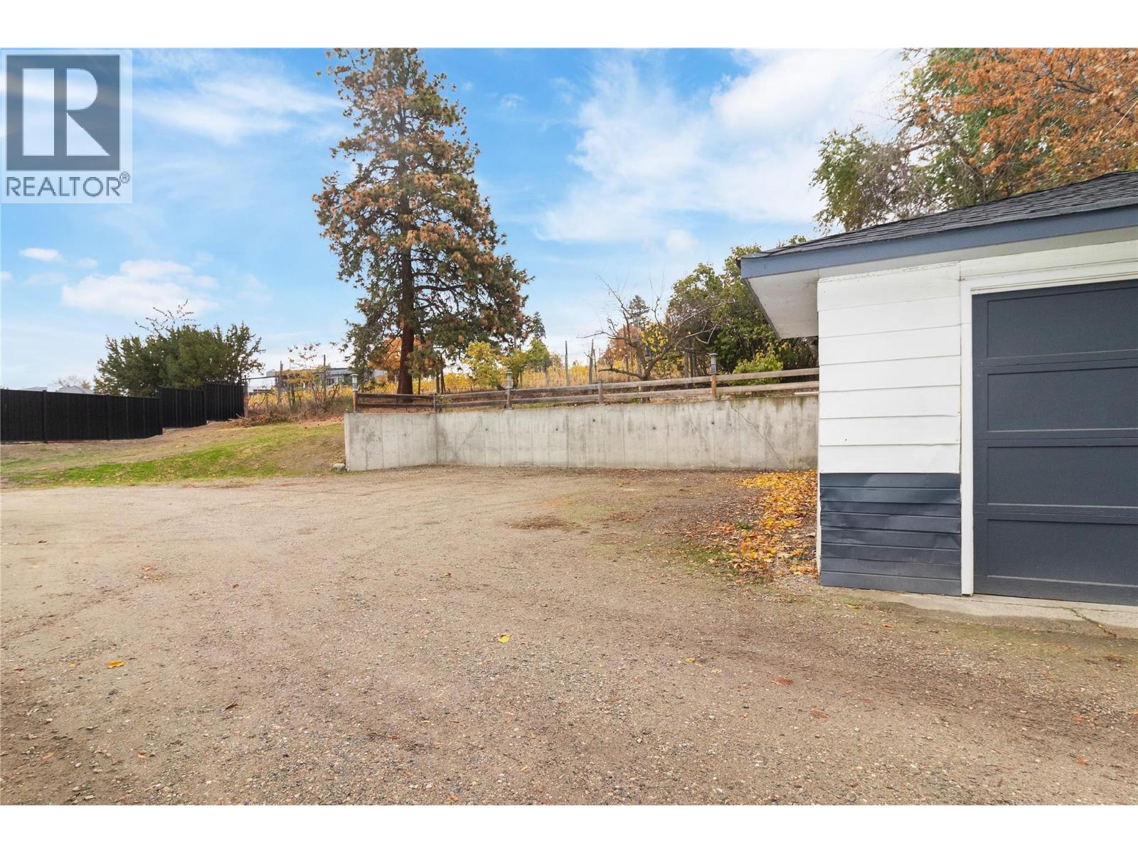 4829 Lakeshore Road, Kelowna, British Columbia  V1W 4H6 - Photo 49 - 10372995