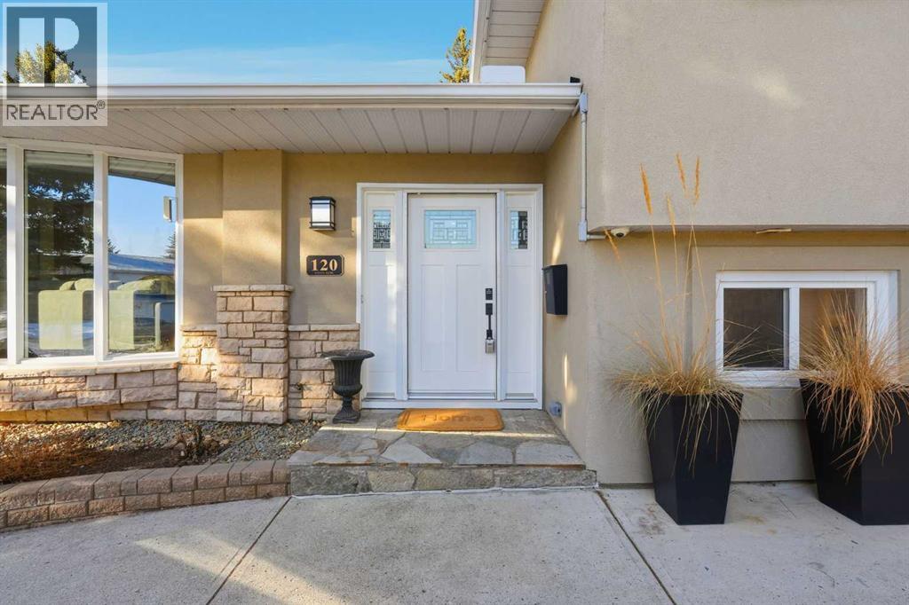 120 Canata Close Sw, Calgary, Alberta  T2W 1P7 - Photo 2 - A2280620
