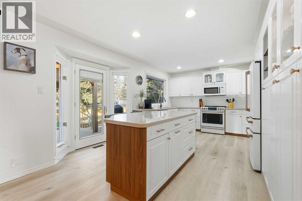 120 Canata Close Sw, Calgary, Alberta  T2W 1P7 - Photo 9 - A2280620