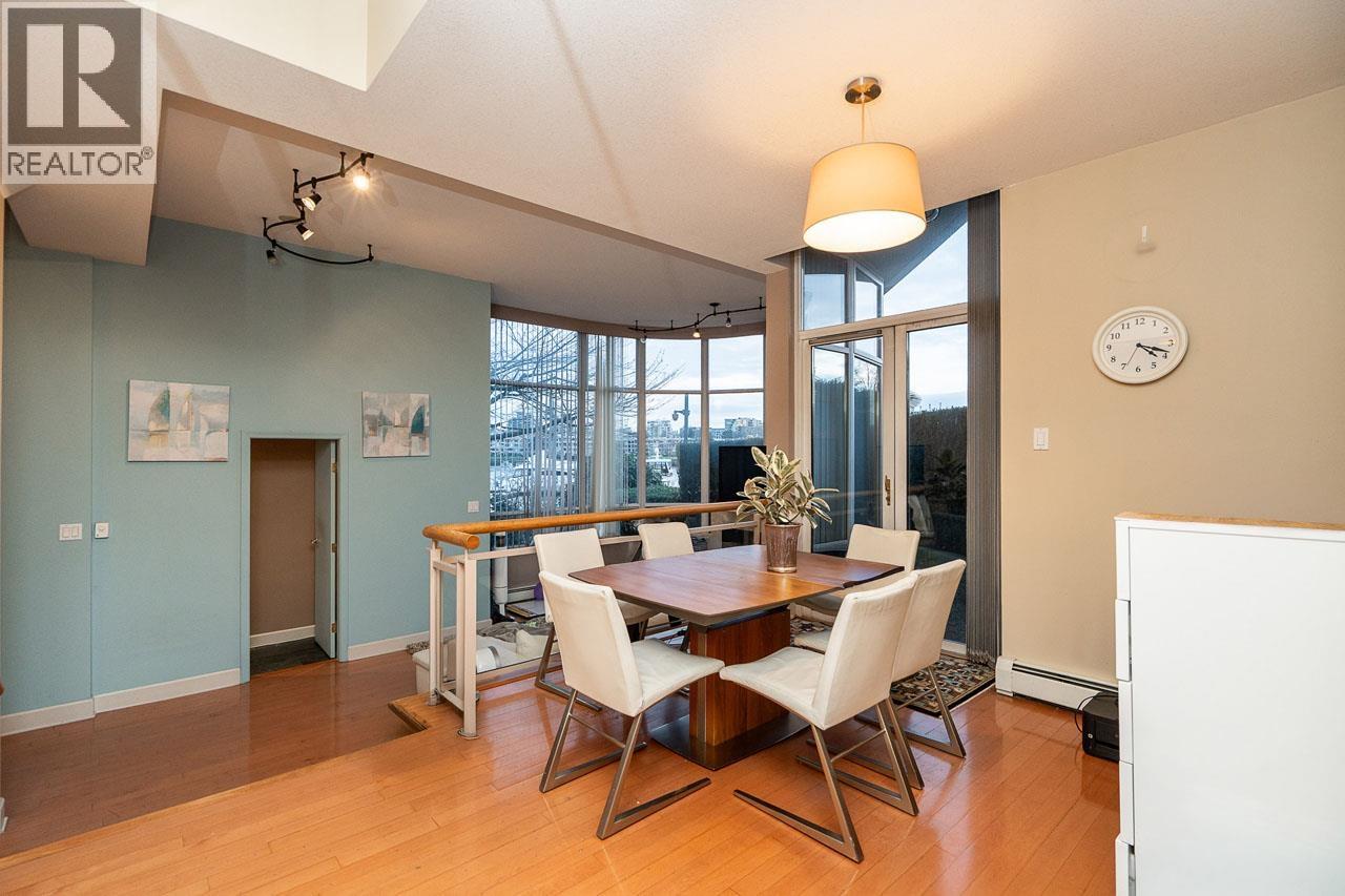 122 1228 Marinaside Crescent, Vancouver, British Columbia  V6Z 2W4 - Photo 2 - R3081565