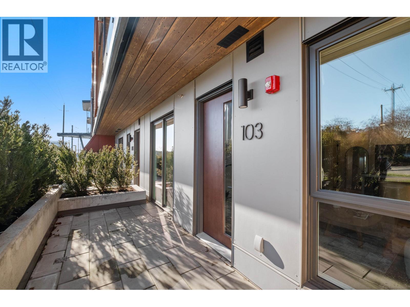 103 333 St. Davids Avenue, North Vancouver, British Columbia  V7L 3N7 - Photo 2 - R3081589