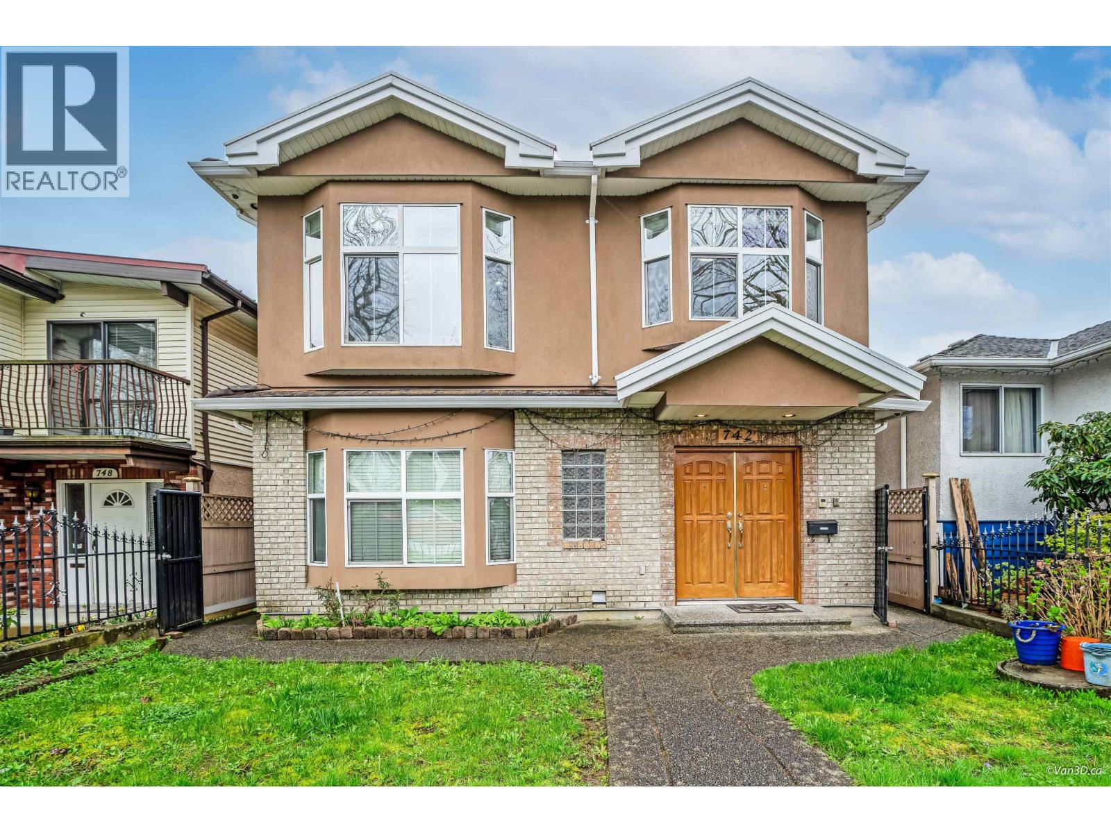 742 E 51st Avenue, Vancouver, British Columbia  V5X 1E3 - Photo 1 - R3081573