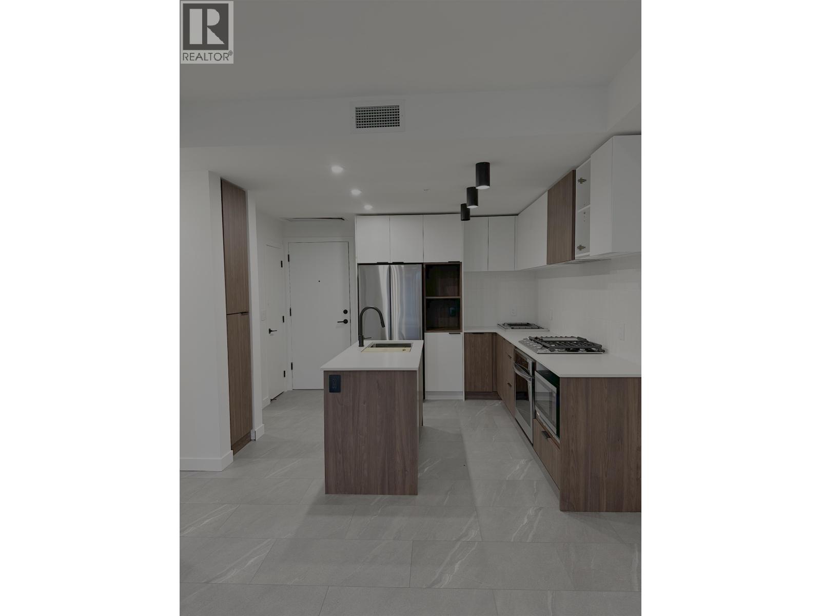 623 KEMSLEY AVE, Coquitlam, British Columbia