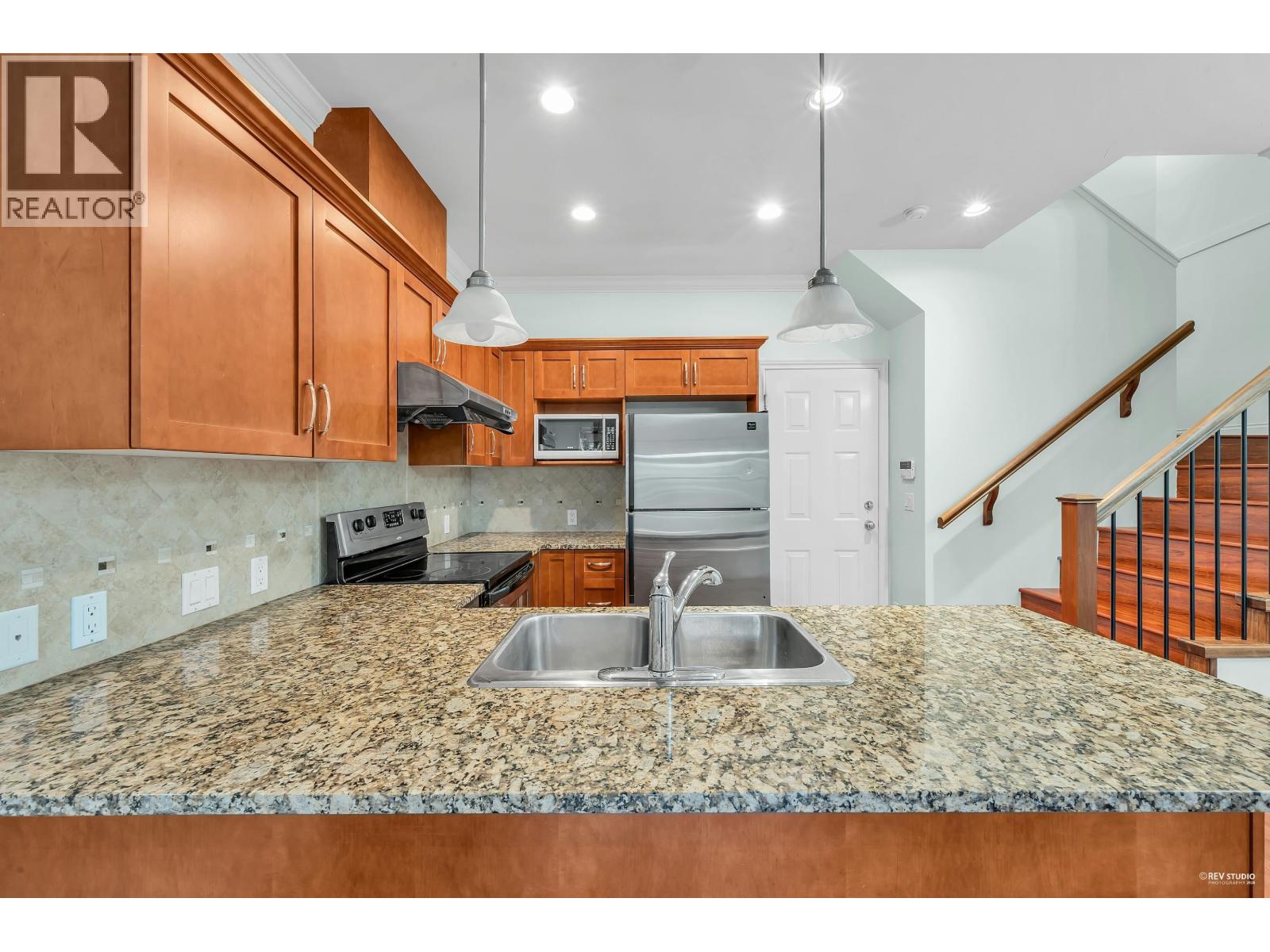 Listing Picture 8 of 27 : 1 8311 NO. 2 ROAD, Richmond / 烈治文 - 魯藝地產 Yvonne Lu Group - MLS Medallion Club Member