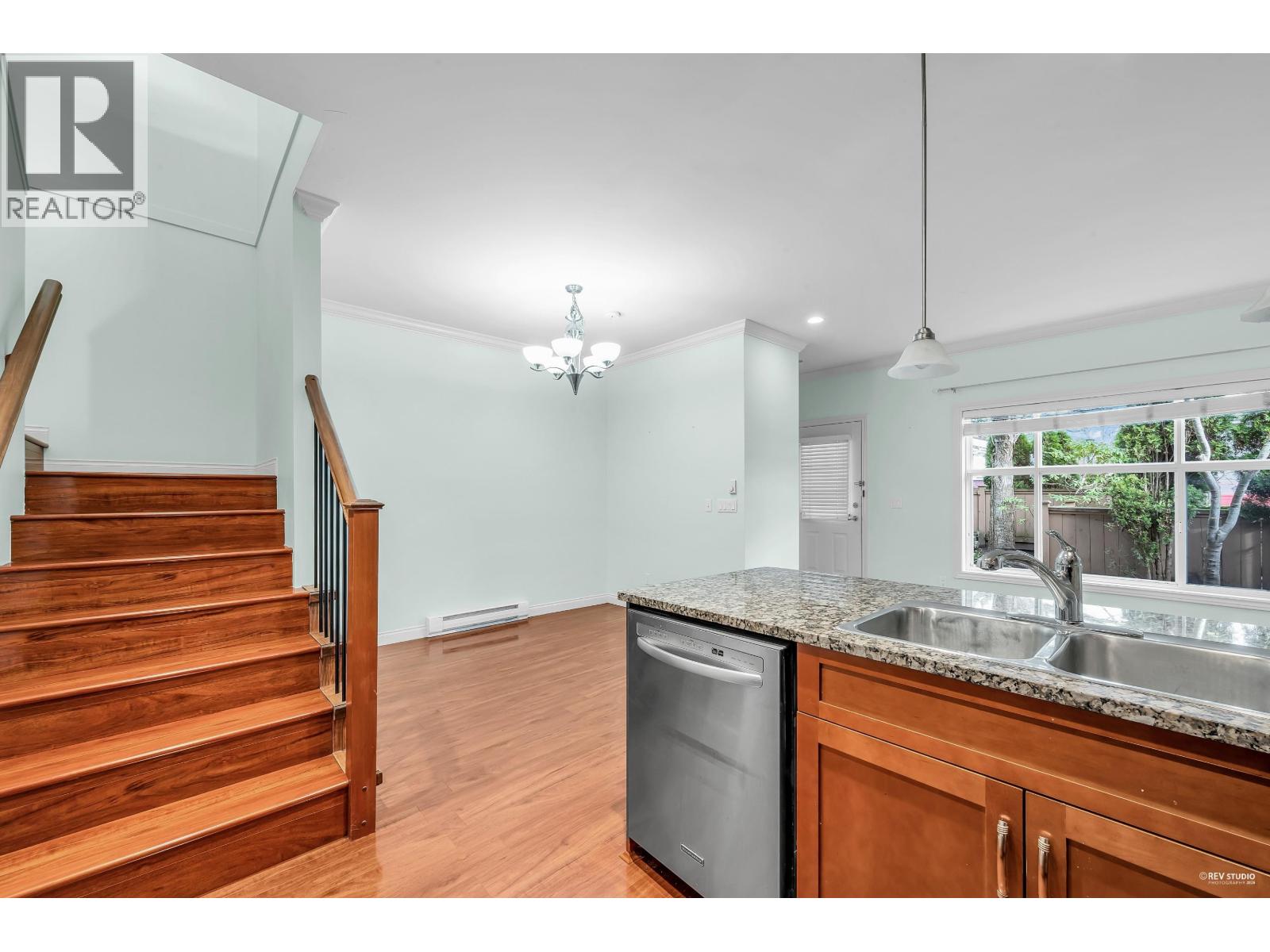 Listing Picture 11 of 27 : 1 8311 NO. 2 ROAD, Richmond / 烈治文 - 魯藝地產 Yvonne Lu Group - MLS Medallion Club Member