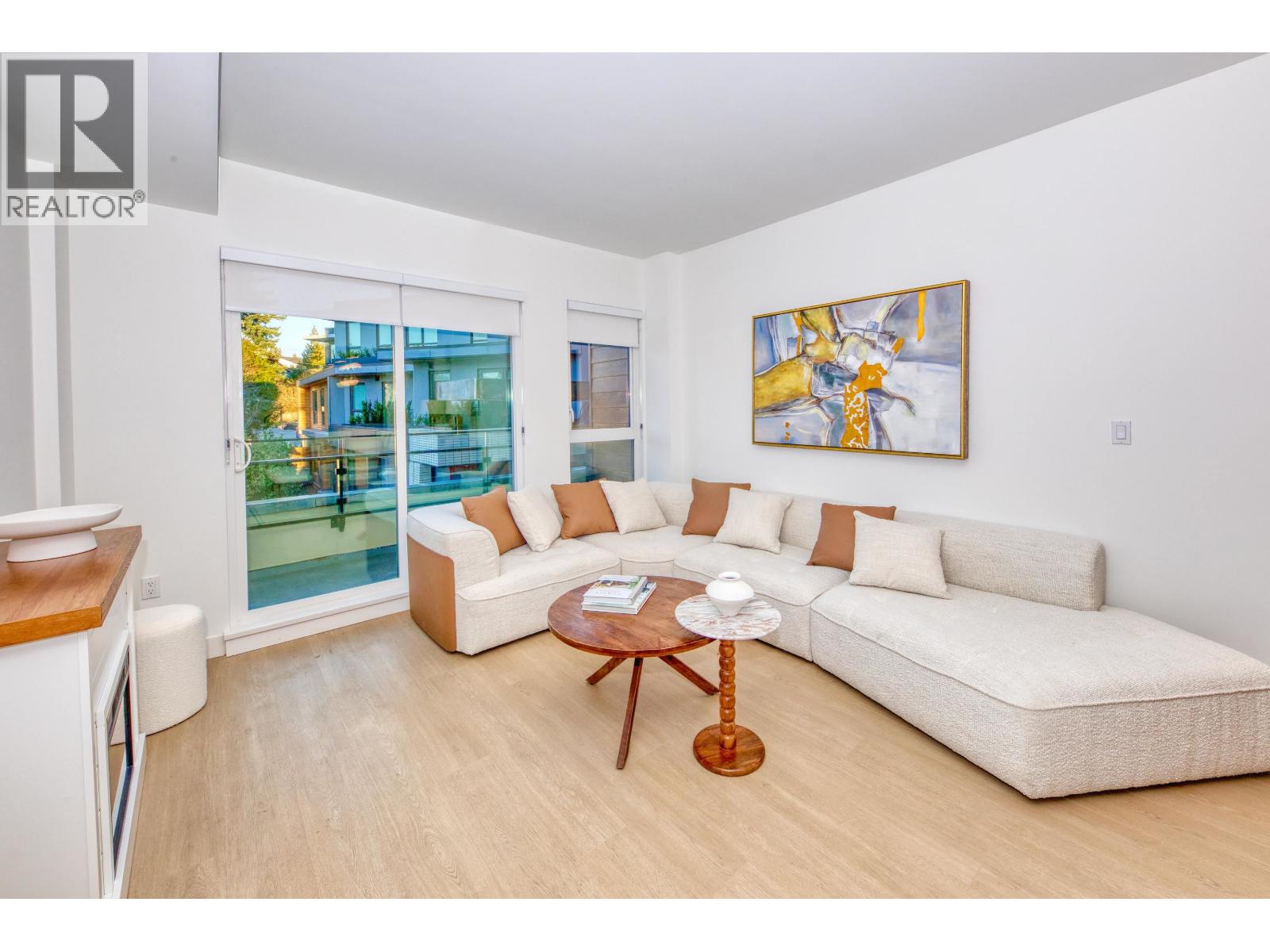 368 422 E 3rd Street, North Vancouver, British Columbia  V7L 0K1 - Photo 3 - R3081313