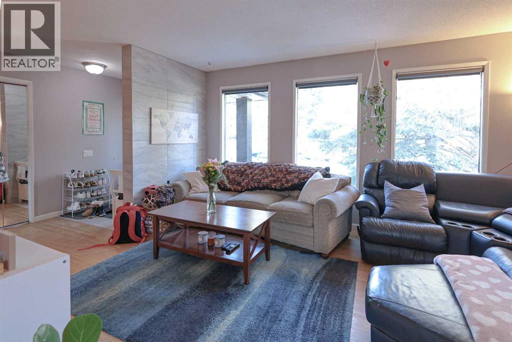 102 Dalgleish Bay Nw, Calgary, Alberta  T3A 1K8 - Photo 10 - A2280097