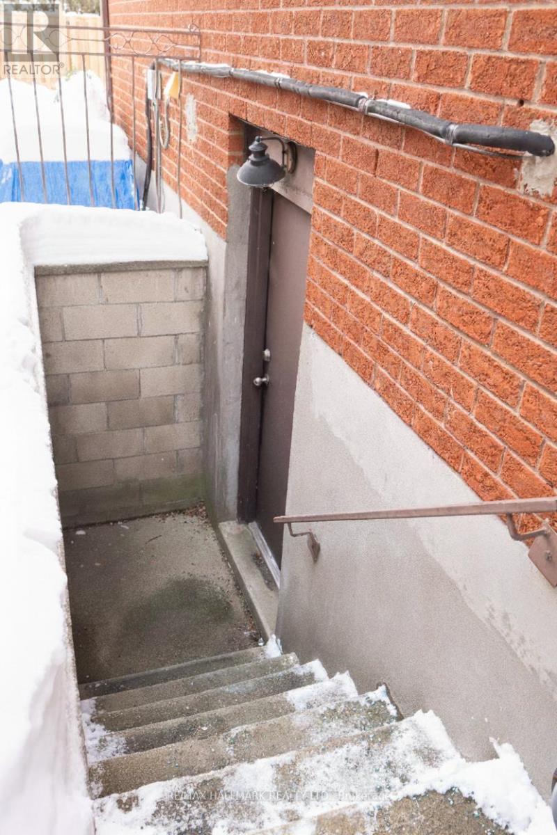 Bsmt - 43 Farrell Avenue, Toronto, Ontario  M2R 1C7 - Photo 2 - C12715398