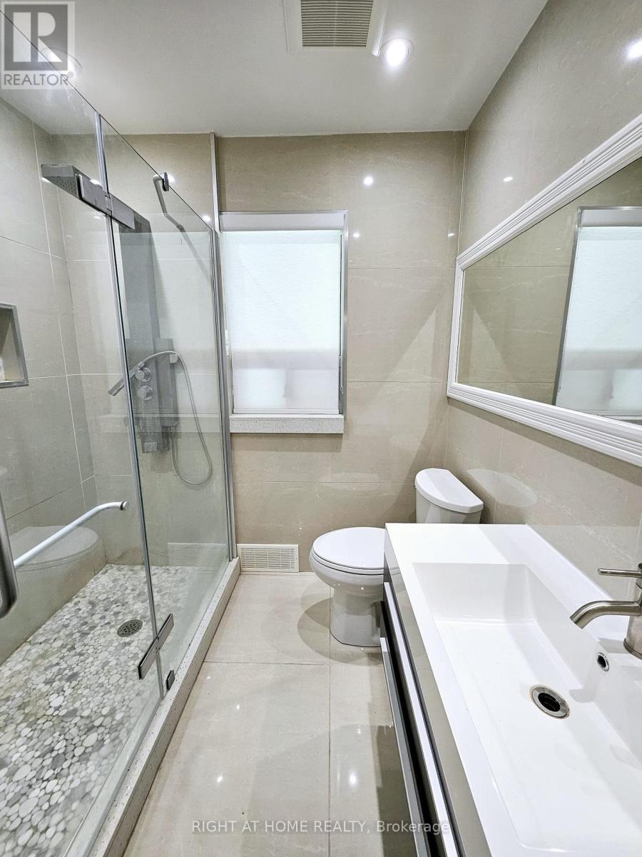 96 Rockport Crescent, Richmond Hill, Ontario  L4C 2L8 - Photo 12 - N12715410