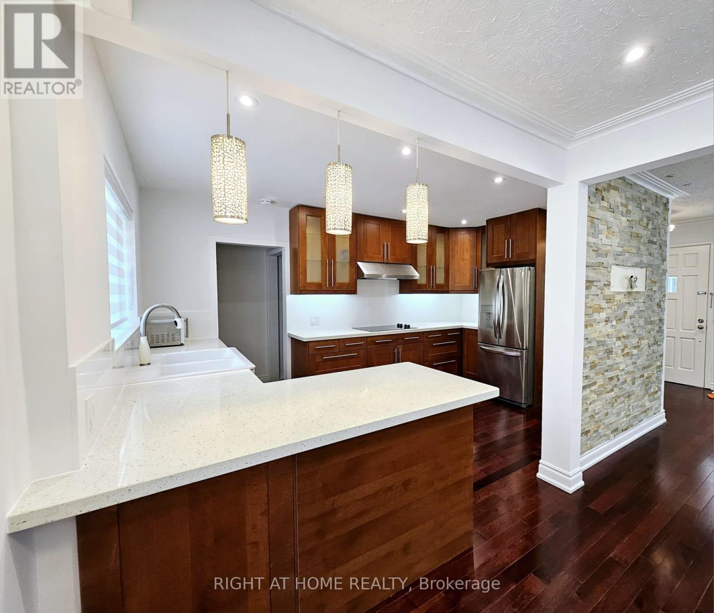 96 Rockport Crescent, Richmond Hill, Ontario  L4C 2L8 - Photo 6 - N12715410