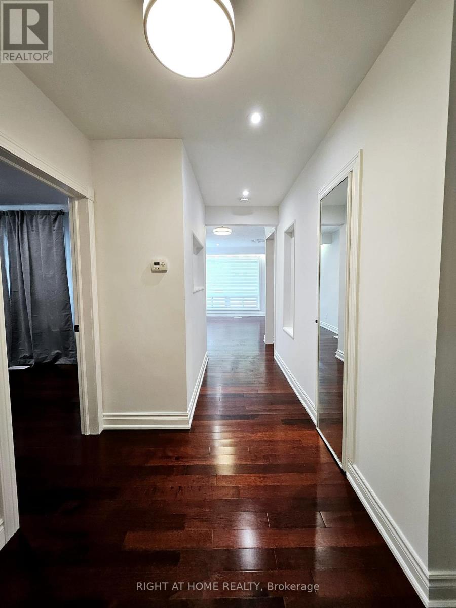 96 Rockport Crescent, Richmond Hill, Ontario  L4C 2L8 - Photo 8 - N12715410