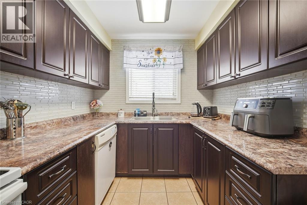 204 Medina Court, Oshawa, Ontario  L1J 7E1 - Photo 10 - 40799641