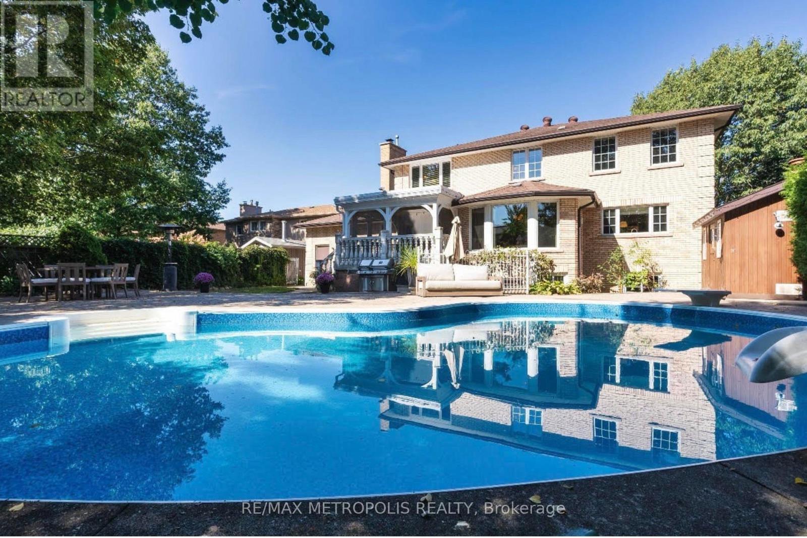 65 Woodcrest Road, Barrie, Ontario  L4N 2V6 - Photo 2 - S12715416