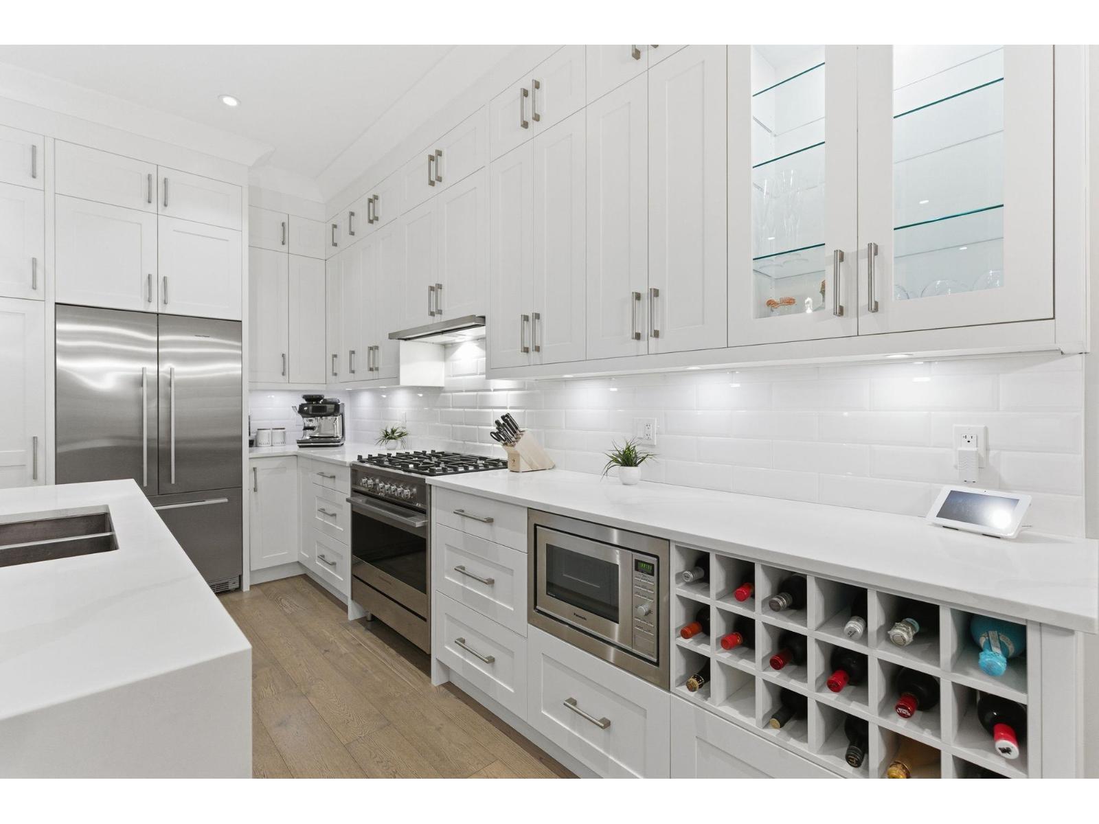 15786 23b Avenue, Surrey, British Columbia  V4A 9Y4 - Photo 2 - R3080493