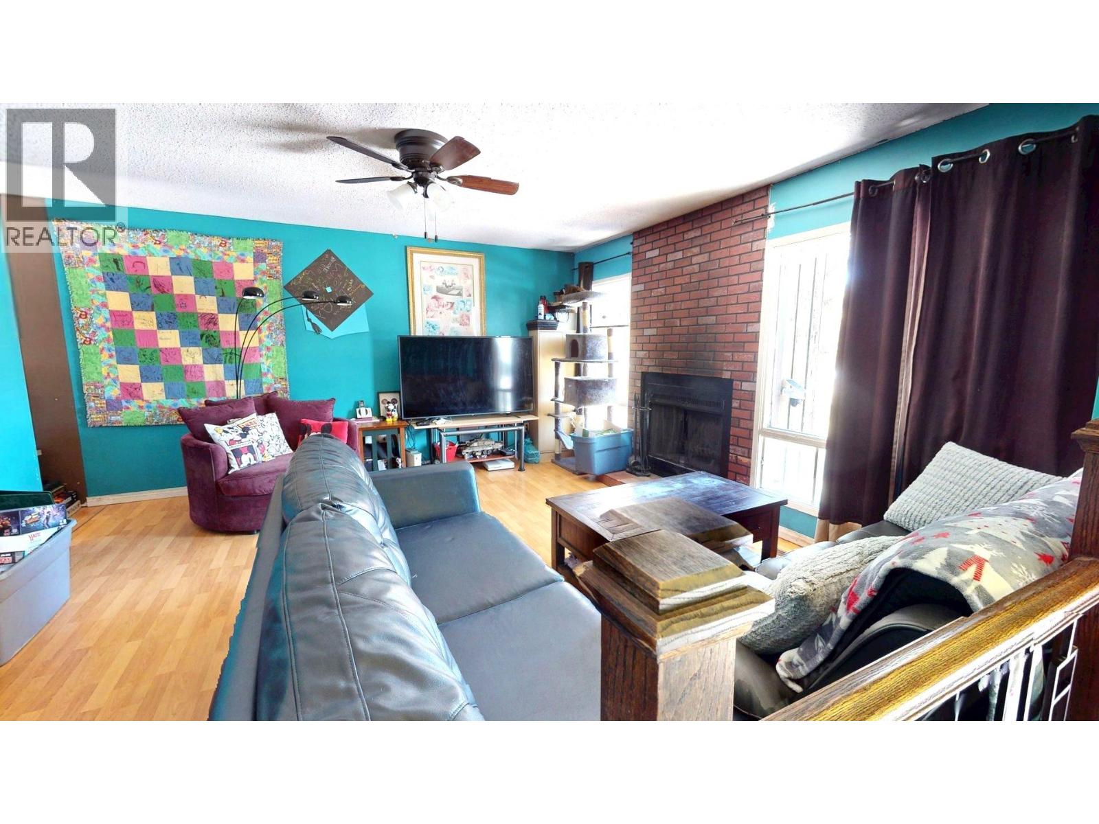 1315 Alpine Drive, Elkford, British Columbia  V0B 1H0 - Photo 4 - 10373048