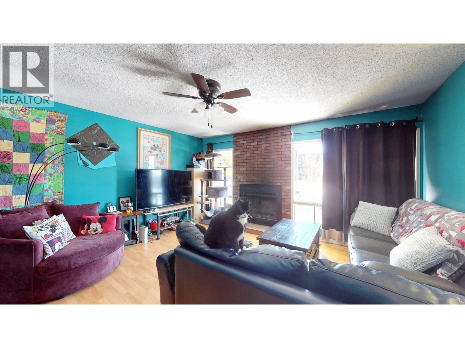 1315 Alpine Drive, Elkford, British Columbia  V0B 1H0 - Photo 3 - 10373048