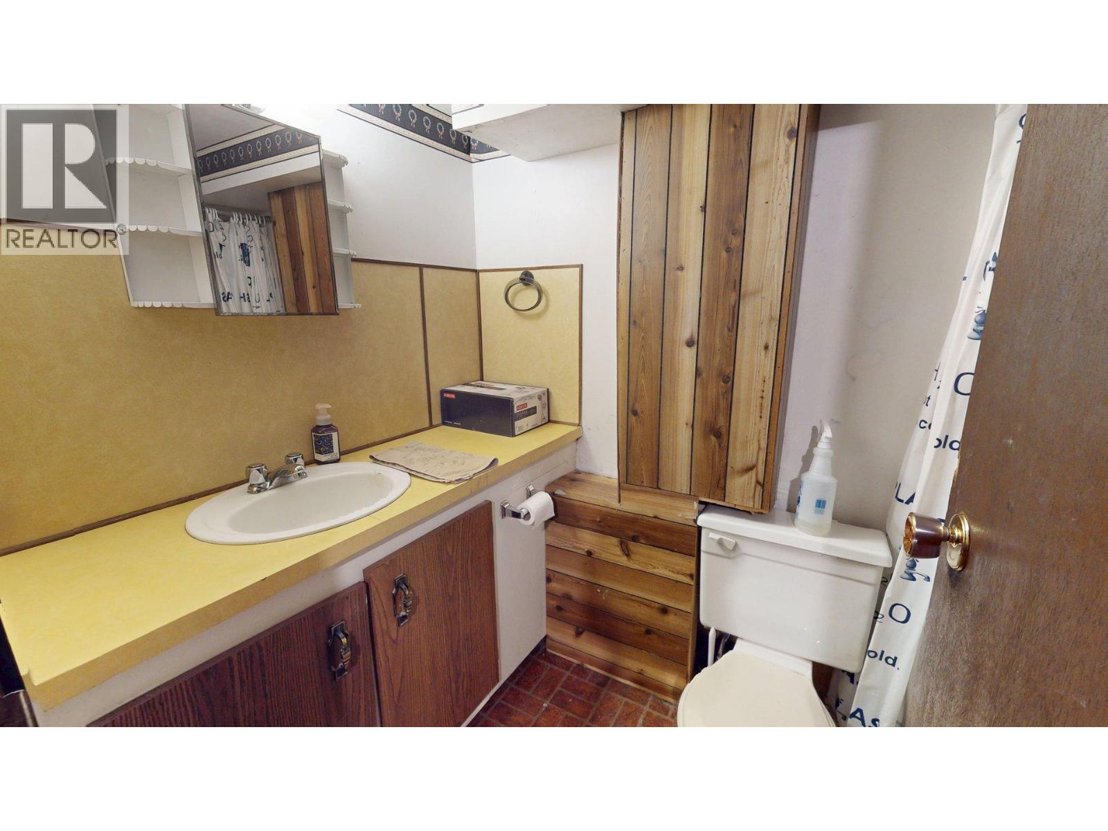 1315 Alpine Drive, Elkford, British Columbia  V0B 1H0 - Photo 29 - 10373048