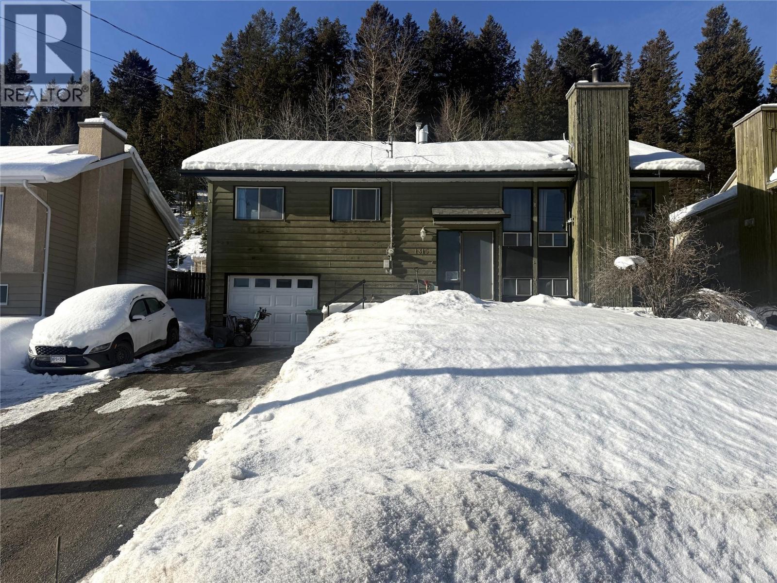 1315 Alpine Drive, Elkford, British Columbia  V0B 1H0 - Photo 2 - 10373048