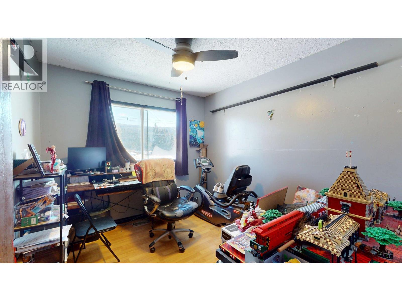 1315 Alpine Drive, Elkford, British Columbia  V0B 1H0 - Photo 12 - 10373048