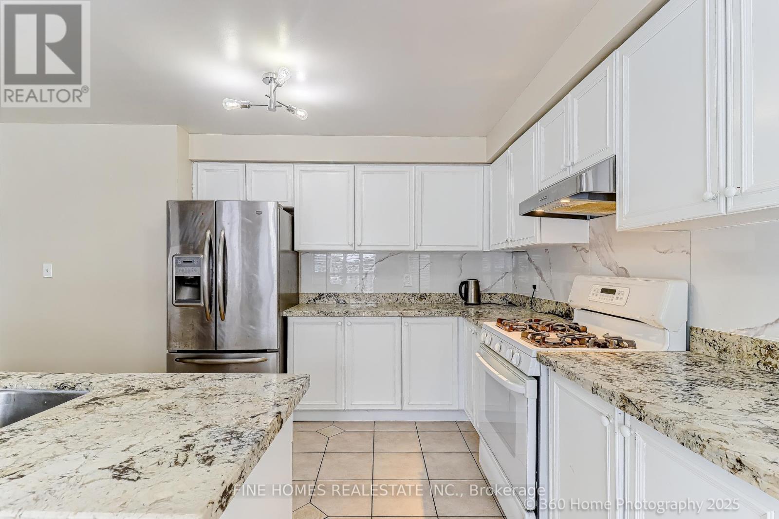 Upper - 304 Drummond Drive, Vaughan, Ontario  L6A 3C2 - Photo 6 - N12706818