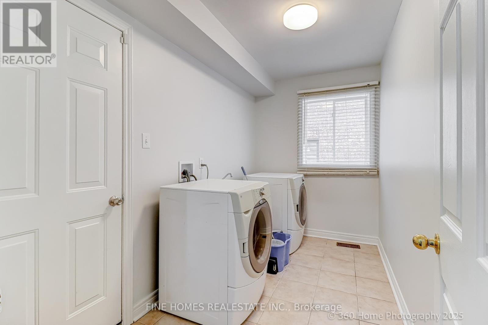 Upper - 304 Drummond Drive, Vaughan, Ontario  L6A 3C2 - Photo 7 - N12706818