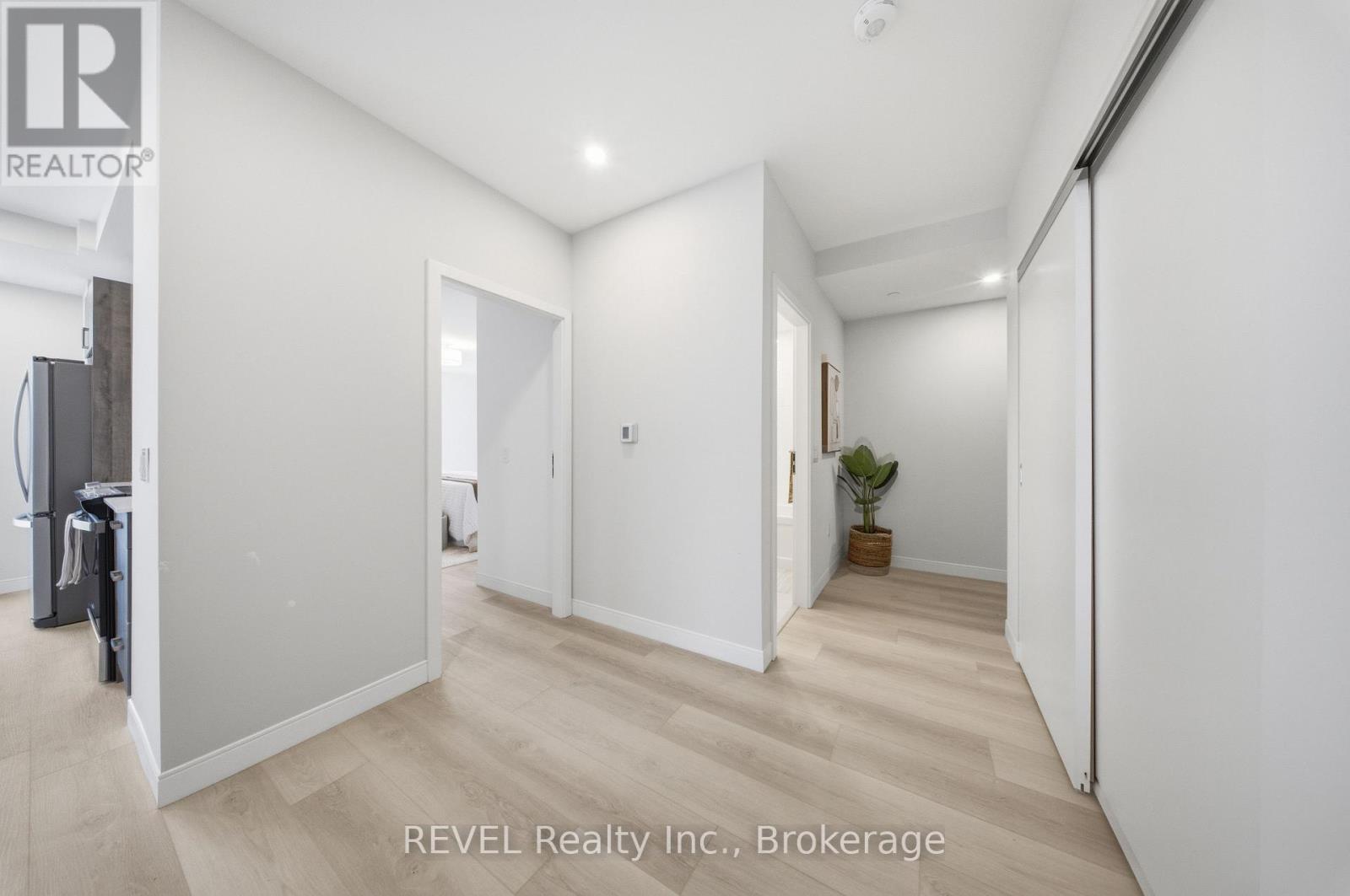 605 - 118 West Street, Port Colborne, Ontario  L3K 4C9 - Photo 20 - X12715464