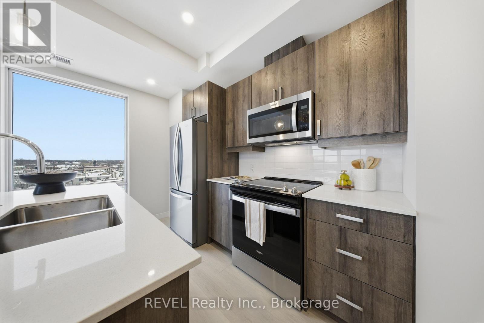 605 - 118 West Street, Port Colborne, Ontario  L3K 4C9 - Photo 8 - X12715464