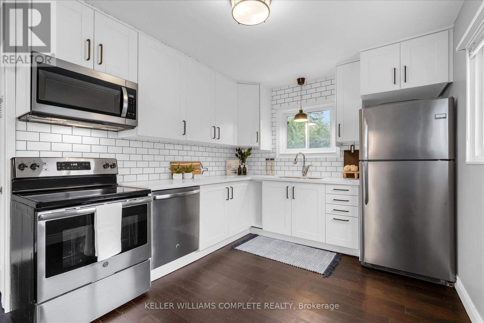 <div class="slider-price">$729,900</div><p>47 Battlefield Drive, Hamilton, Ontario</p>